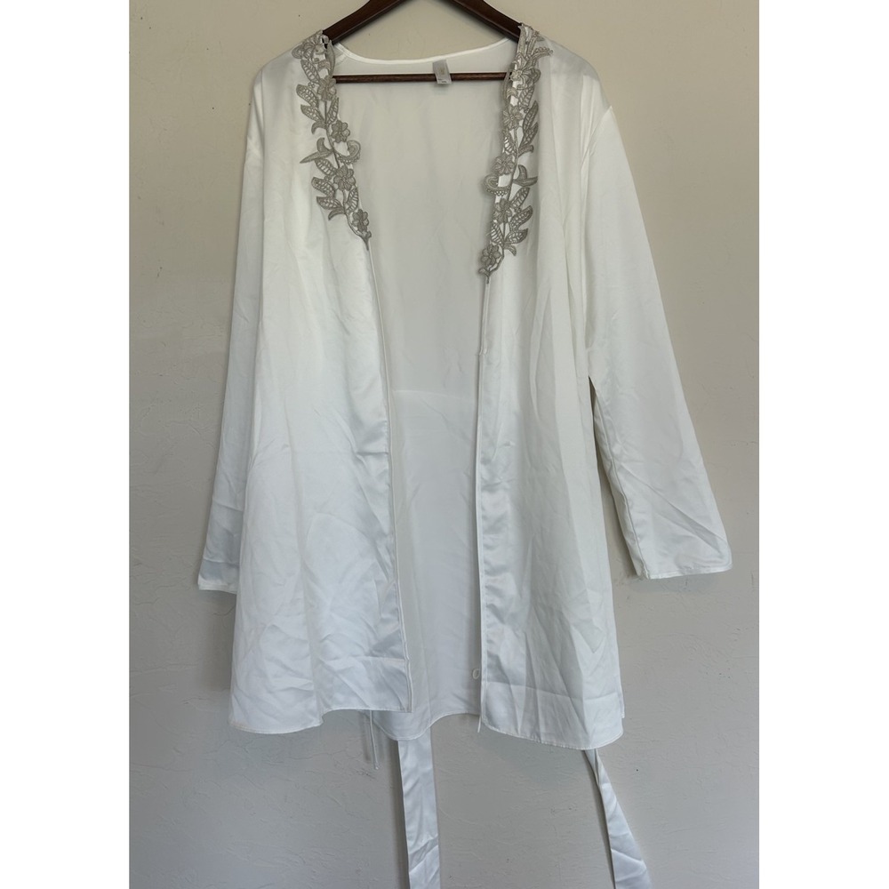 Flora Nikrooz White Satin Robe Silver Floral Appliqué L XL Tie Front Lightweight - Picture 2 of 7